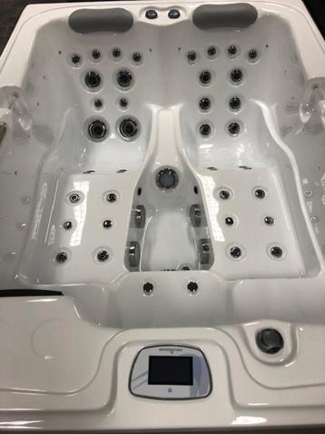 Waterwavespa Design spa Richmond beschikbaar voor biedingen