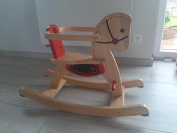 Houten hobbelpaard beschikbaar voor biedingen