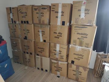 Lot kledij / kleding 25 dozen (man + vrouw + schoenen) beschikbaar voor biedingen