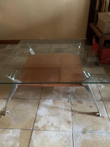 Salontafel modern design  beschikbaar voor biedingen