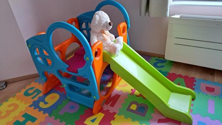 Feber Speelhuis met glijbaan-Voor binnen of buiten, Kinderen en Baby's, Speelgoed | Buiten | Speelhuisjes, Zo goed als nieuw, Kunststof