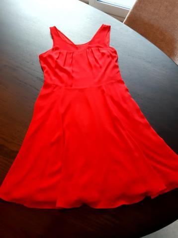Rood kleedje met sweetheart neckline beschikbaar voor biedingen