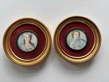 2 Hangeschilderde Miniaturen  beschikbaar voor biedingen