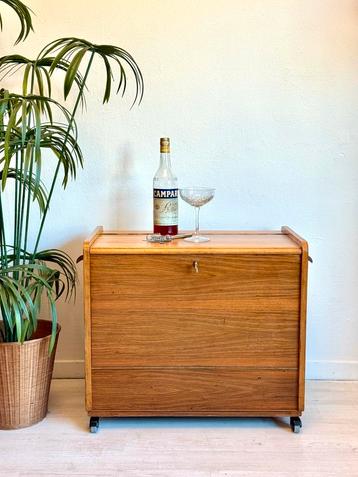 Bintage minibar / trolley jaren 50/60 beschikbaar voor biedingen