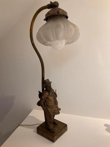 Antiek bronzen beeldje met lamp, Enlèvement
