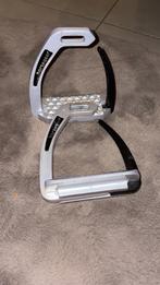 Nieuwe stijgbeugels, Dieren en Toebehoren, Ophalen, Zo goed als nieuw