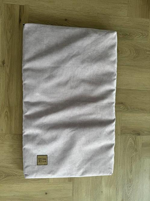51 Degrees North - hondenkussen / Benchkussen - Rose, Dieren en Toebehoren, Hondenmanden, Nieuw, Polyester, Ophalen of Verzenden