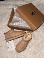 Bottes UGG — neuves, avec boîte, Enlèvement, Neuf, Beige