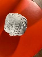 1 bol lichtgrijze wol 50 gr, Ophalen of Verzenden, Zo goed als nieuw