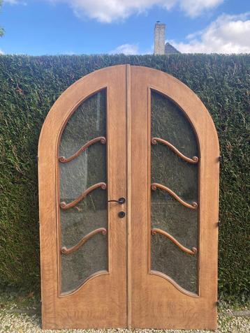 Antieke deur beschikbaar voor biedingen