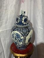 Twee Delftse aardewerken vazen, Antiek en Kunst, Antiek | Vazen, Ophalen of Verzenden