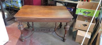 Table en chêne de style malinois beschikbaar voor biedingen