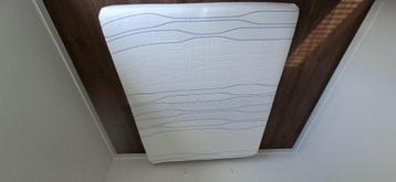 Matras M-Line 160cm. 2x 80cm x 200cm met hoes beschikbaar voor biedingen