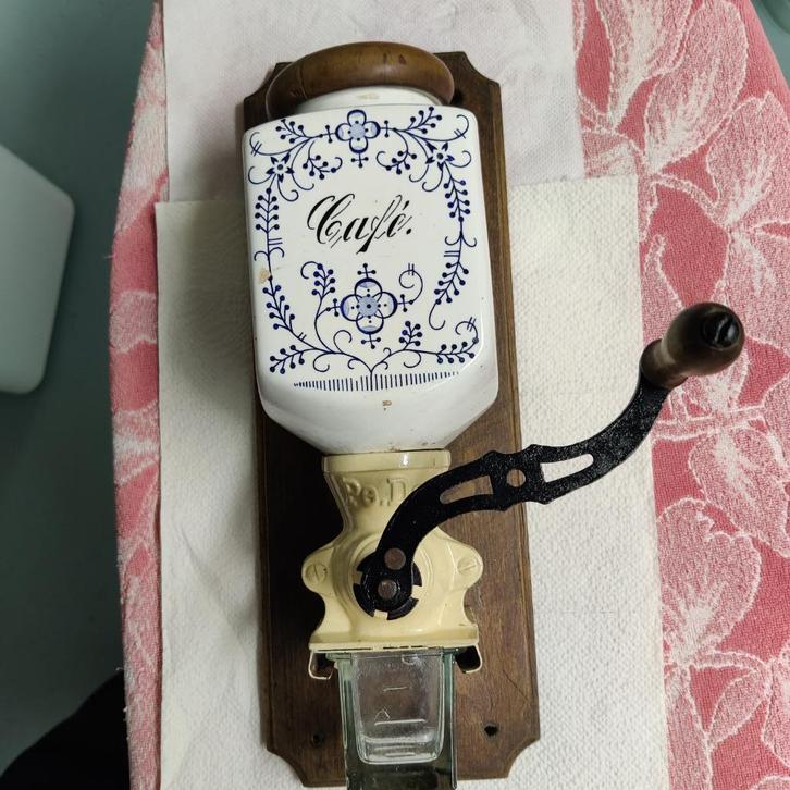 Oude  wandkoffiemolen, Antiek en Kunst, Antiek | Keukengerei, Ophalen