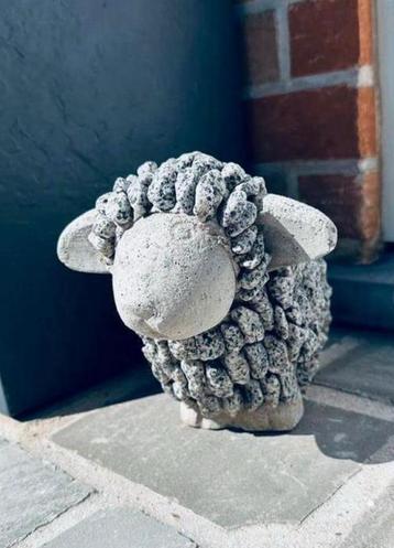 Schapenbeeld van leisteen - tuindecoratie. beschikbaar voor biedingen