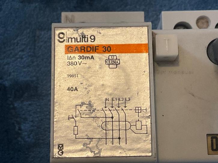 Verlies stroom schakelaar gardif 30 (30mA), Doe-het-zelf en Bouw, Elektriciteit en Kabels, Gebruikt, Schakelaar, Ophalen of Verzenden
