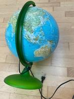 Wereldbol lamp met groene voet tafelformaat in prima staat, Enlèvement ou Envoi, Lumineux, Comme neuf