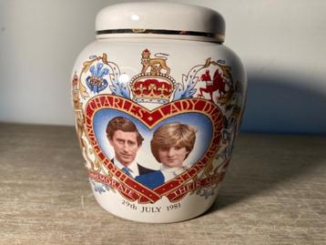 Pot « Royal Worcester » en porcelaine