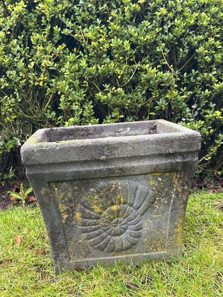 Vierkante vintage kasteelpotten met unieke symbolen, Tuin en Terras, Bloembakken en Plantenbakken, Zo goed als nieuw, Steen, Tuin