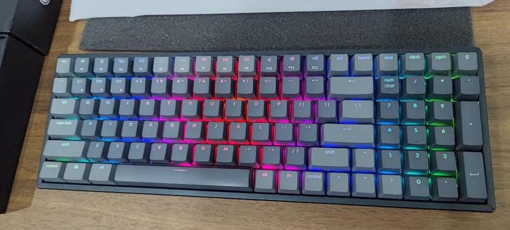 Keychron K4 v2 - RGB mechanisch toetsenbord, Computers en Software, Toetsenborden, Nieuw, Qwerty, Draadloos, Ophalen of Verzenden