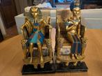 Figurines de pharaons sculptés en bois, Enlèvement