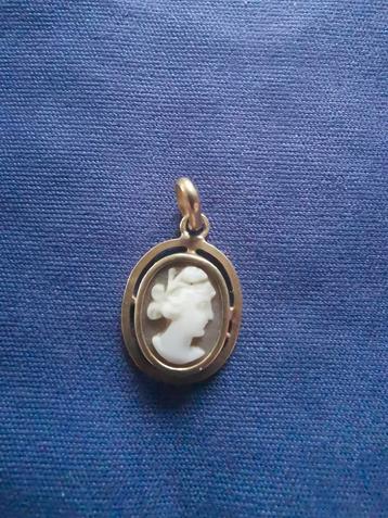 Gouden camee rond 1900 beschikbaar voor biedingen