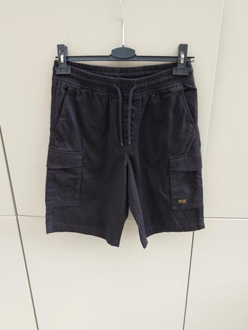 Korte broek maat 158 beschikbaar voor biedingen