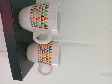2 mooie kleurrijke tasjes. beschikbaar voor biedingen
