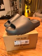 Yeezy Slides Grey - 44.5, Kleding | Heren, Schoenen, Nieuw, Slippers, Adidas, Ophalen