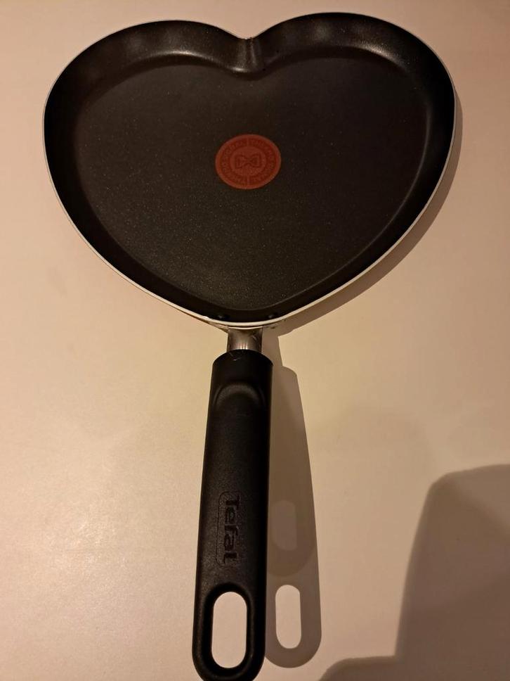 Hartjespan Tefal - pannenkoeken 2x gebruikt. Geen inductie!, Huis en Inrichting, Keuken | Potten en Pannen, Ophalen