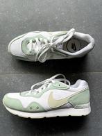 Wit/groene nike sneaker maat 39, Kleding | Dames, Sneakers, Nike, Wit, Zo goed als nieuw