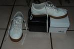 Mooie witte tennisschoenen van Adidas maat 38 TBon!, Kleding | Dames, Schoenen, Adidas, Wit, Ophalen of Verzenden, Zo goed als nieuw