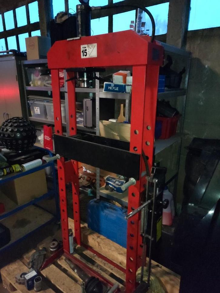 Presse d'atelier 15 tonnes avec commande au pied, Autos : Divers, Outils de voiture, Enlèvement