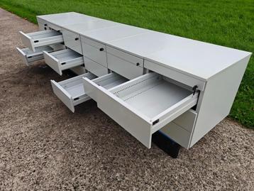 6 stalen ladeblokken ideaal als onderbouw voor werkbank beschikbaar voor biedingen