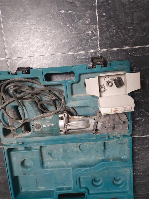 voor onderdelen Makita zaagmachine, Doe-het-zelf en Bouw, Gereedschap | Zaagmachines, Zo goed als nieuw, Reciprozaag, 1200 watt of meer
