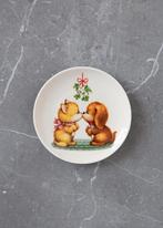 Vintage schaaltje kat en hond onder maretak van Avon, Antiquités & Art, Enlèvement ou Envoi