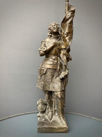 sculptuur beschikbaar voor biedingen