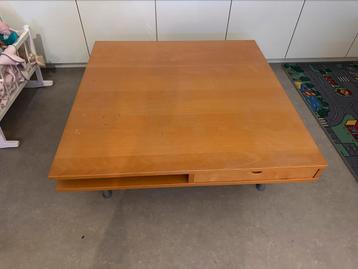 Lage Salontafel vierkant beuk met 2 lades 95x95 cm.  Krasvri beschikbaar voor biedingen