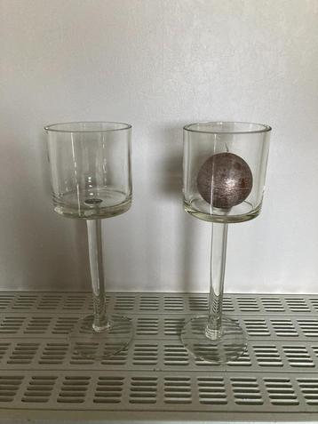 2 glazen kaarsenhouders, H = 36 cm, diameter bovenaan is 12  beschikbaar voor biedingen