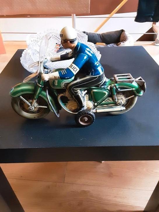 Ancienne moto en tole, Antiquités & Art, Antiquités | Jouets, Enlèvement ou Envoi