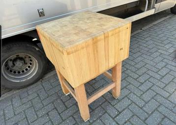 Vintage slagers hakblok 60x60 beschikbaar voor biedingen