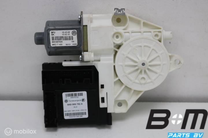 Raammotor rechtsvoor VW Tiguan 5N 5N0959702E, Auto-onderdelen, Interieur en Bekleding, Gebruikt