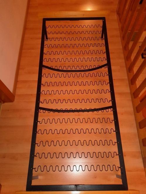 LOGEERBED met bedbodem spiraalveren, Huis en Inrichting, Slaapkamer | Matrassen en Bedbodems, Gebruikt, Bedbodem, 90 cm, 200 cm