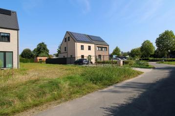 Bouwgrond te koop te Emblem  beschikbaar voor biedingen