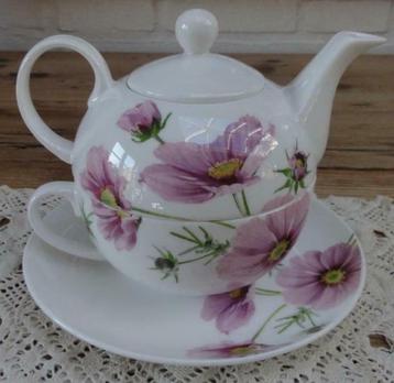 Porseleinen Tea for one met rozen bloemen, Calluna Bispingen
