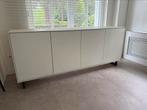 Grote moderne witte kast met druksluiting, Ophalen, Zo goed als nieuw