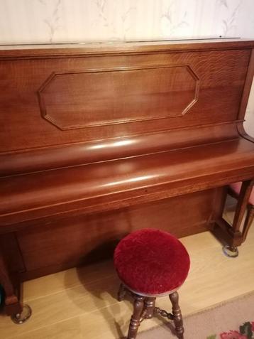 oude piano beschikbaar voor biedingen
