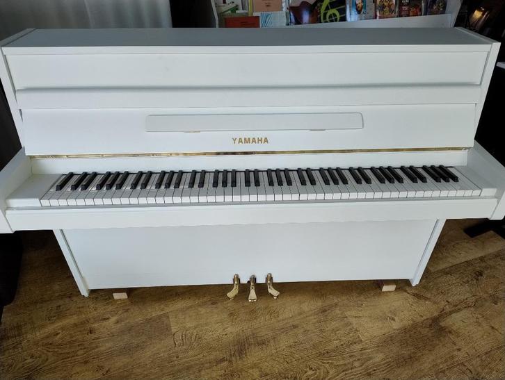 yamaha piano model 104, Muziek en Instrumenten, Piano's, Gebruikt, Piano, Wit, Verzenden