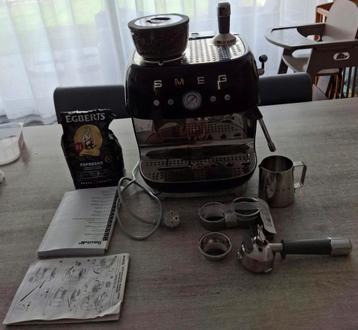 Smeg espressomachine met geïntegreerde molen met factuur  beschikbaar voor biedingen