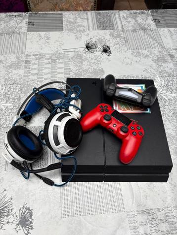 Ps4 met 2 controllers en headset beschikbaar voor biedingen